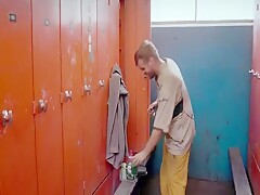 Operarios pelados no chuveiro