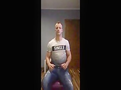 22YO FITNESS HUNK JERKING OFF
