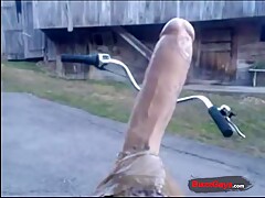 Bycicle with a butt-plug - Bicicleta con consolador