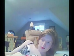 Nice sissy jerks off on her own face