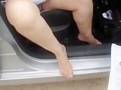 Miry en el coche