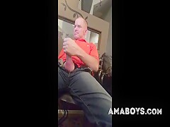 Str8 daddy jerking watching porn