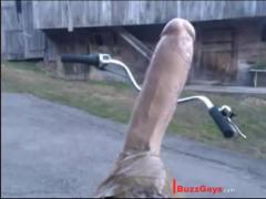 Bycicle with a butt-plug - Bicicleta con consolador