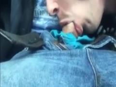 Il suce en voiture